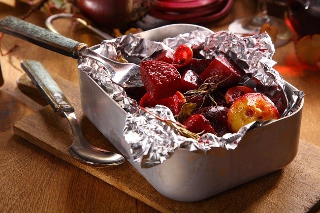 Wrapping cold food in aluminum foil is safe